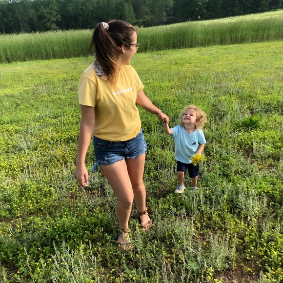 Meet your Posher, Madison - Picture 1 of 2